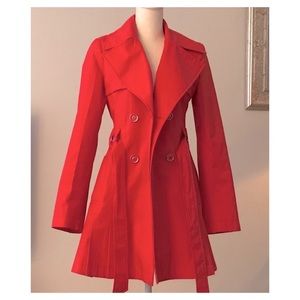 Via Spiga fit’n flare cotton-poly trench coat in bright red with tie and pleats